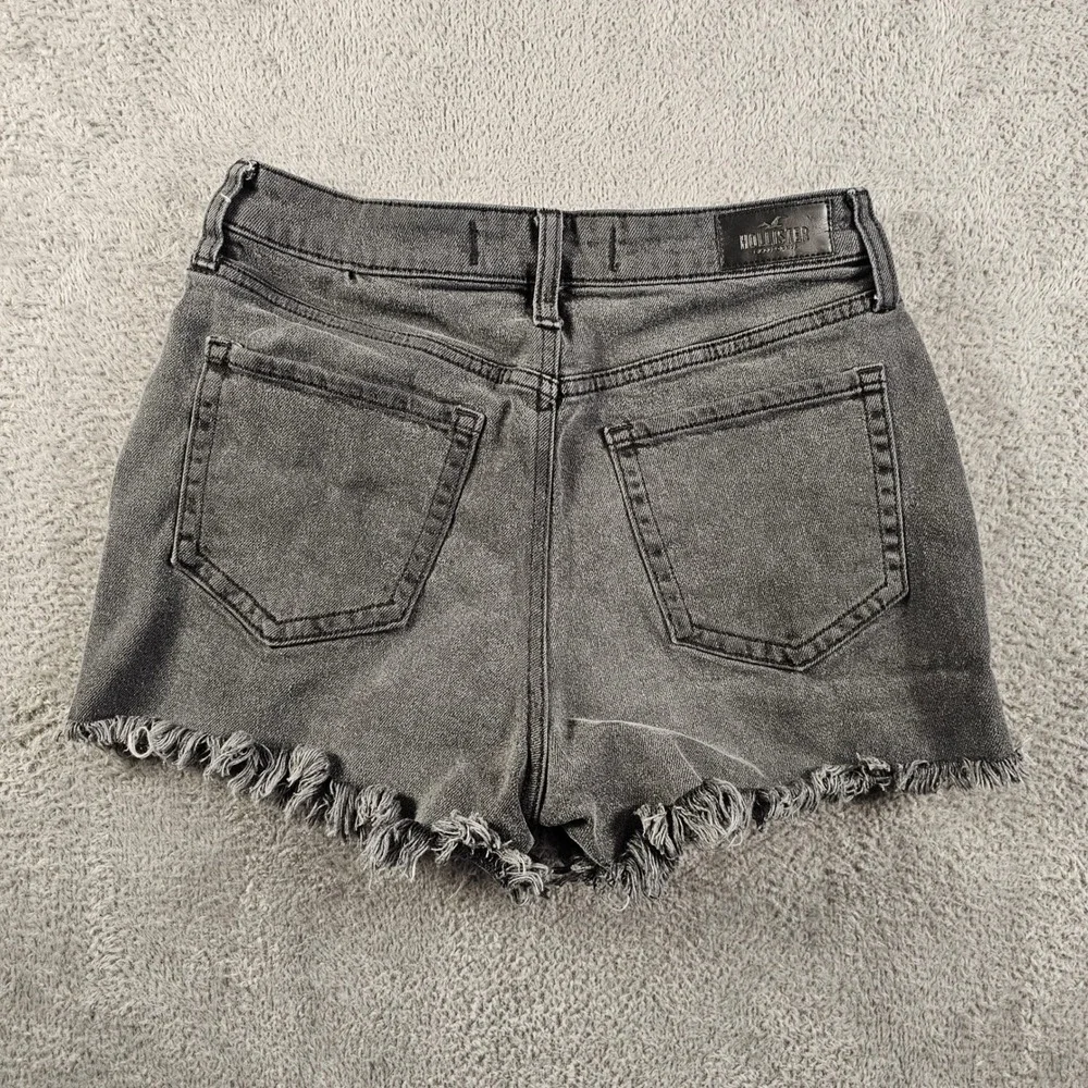 Hollister Ultra High-Rise Mom Short Black Frayed Denim 5 W27 Vintage Stretch